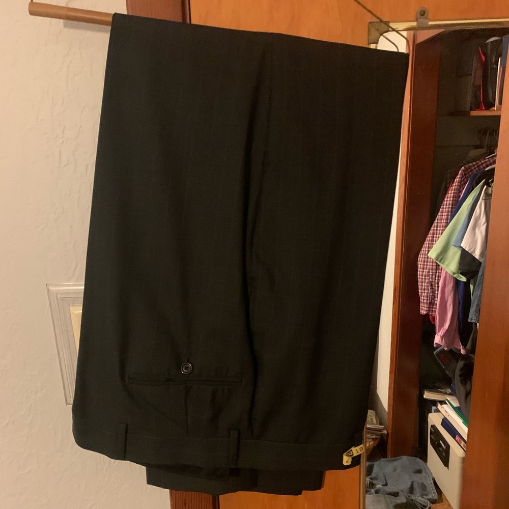 Men’s Suit - Picture 2 of 4